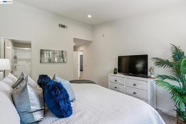 1307 Chateau Cmn, Livermore, CA 94550
