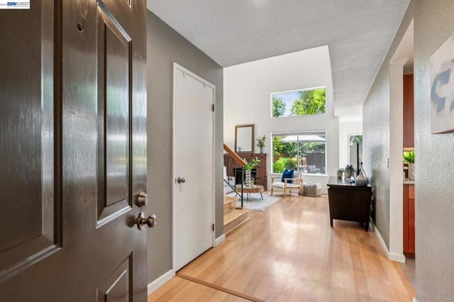 1307 Chateau Cmn, Livermore, CA 94550