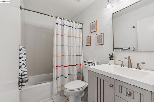 1307 Chateau Cmn, Livermore, CA 94550