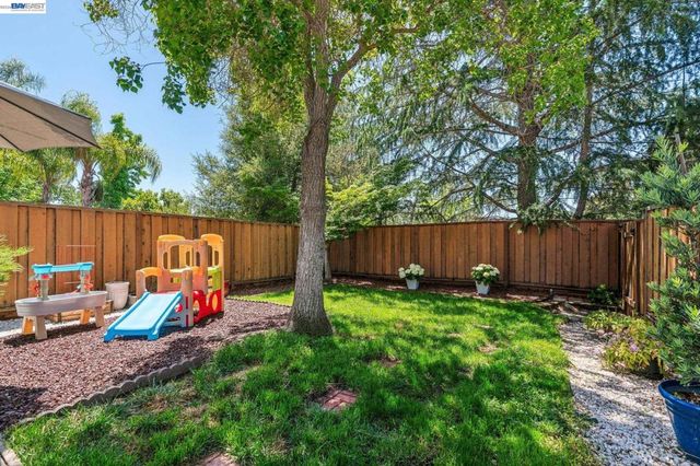 1307 Chateau Cmn, Livermore, CA 94550