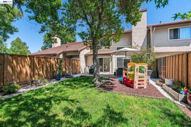 1307 Chateau Cmn, Livermore, CA 94550