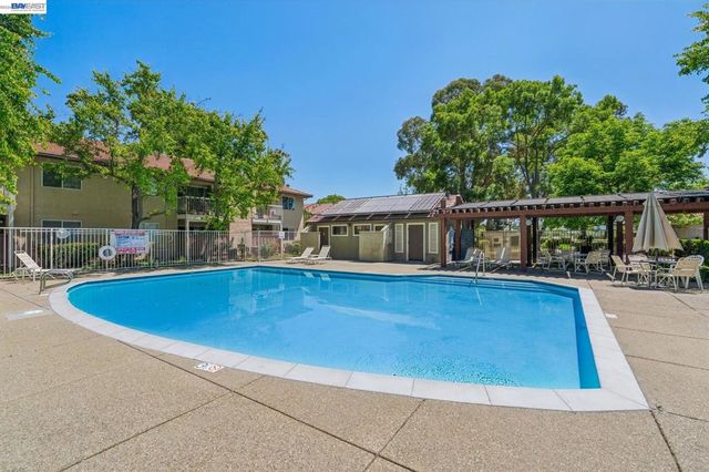 1307 Chateau Cmn, Livermore, CA 94550