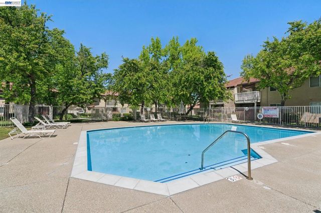 1307 Chateau Cmn, Livermore, CA 94550