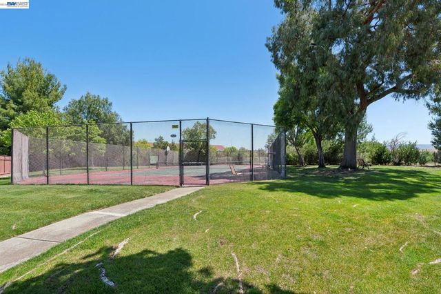 1307 Chateau Cmn, Livermore, CA 94550