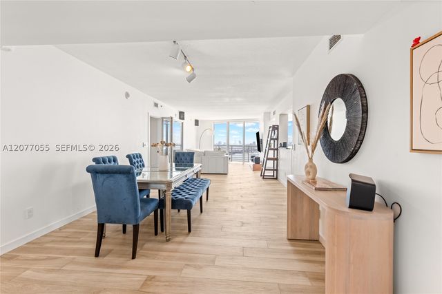 325 S Biscayne Blvd 2723, Miami, FL 33131