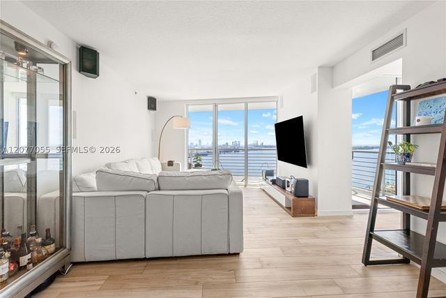 325 S Biscayne Blvd 2723, Miami, FL 33131
