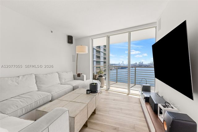 325 S Biscayne Blvd 2723, Miami, FL 33131
