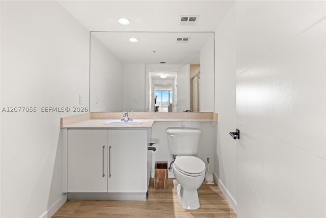 325 S Biscayne Blvd 2723, Miami, FL 33131