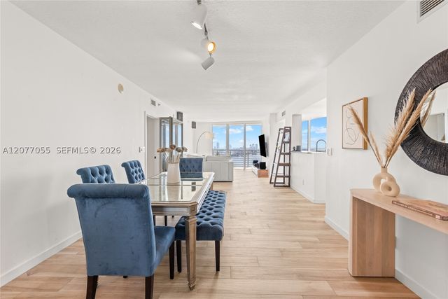 325 S Biscayne Blvd 2723, Miami, FL 33131