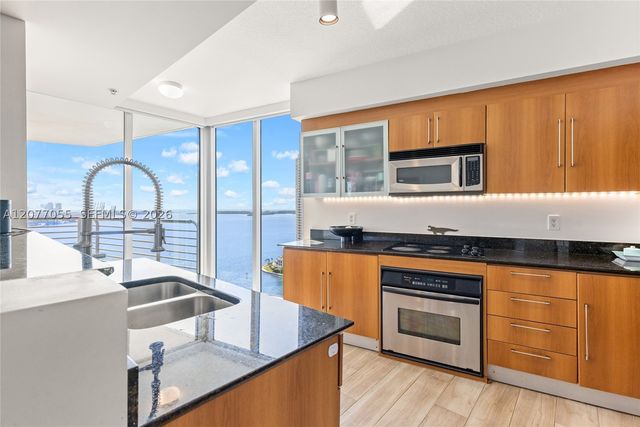 325 S Biscayne Blvd 2723, Miami, FL 33131