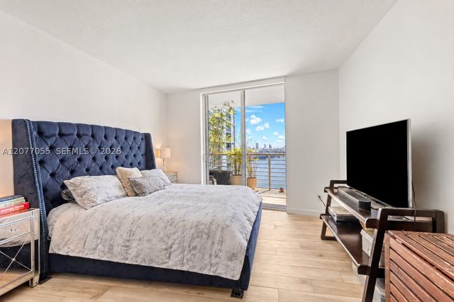325 S Biscayne Blvd 2723, Miami, FL 33131