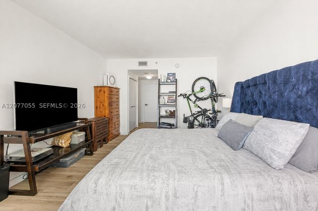325 S Biscayne Blvd 2723, Miami, FL 33131