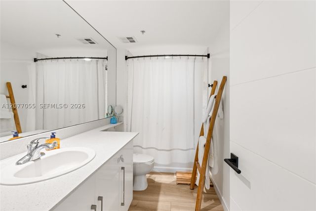 325 S Biscayne Blvd 2723, Miami, FL 33131