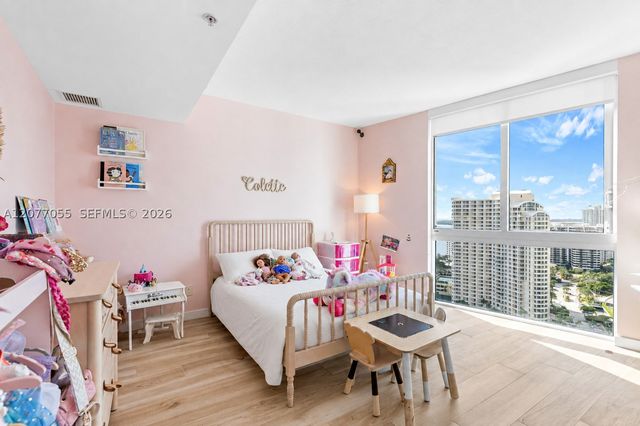 325 S Biscayne Blvd 2723, Miami, FL 33131