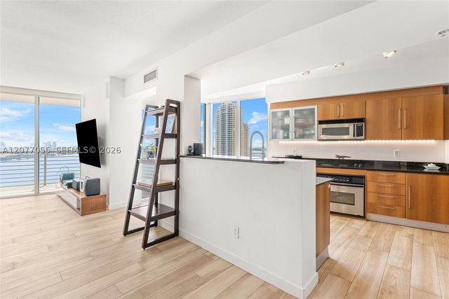 325 S Biscayne Blvd 2723, Miami, FL 33131