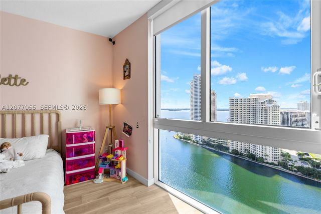 325 S Biscayne Blvd 2723, Miami, FL 33131