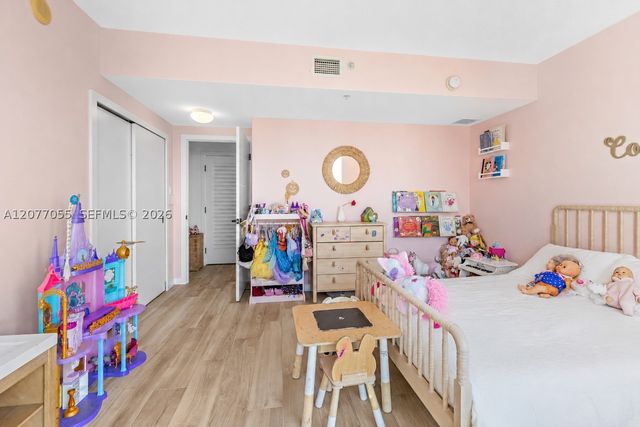 325 S Biscayne Blvd 2723, Miami, FL 33131