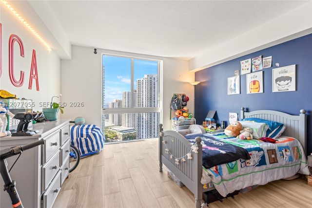 325 S Biscayne Blvd 2723, Miami, FL 33131