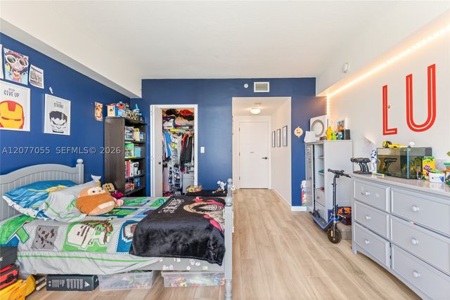 325 S Biscayne Blvd 2723, Miami, FL 33131