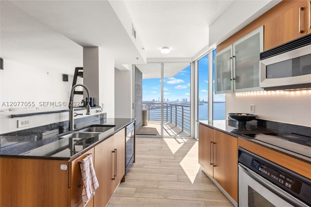 325 S Biscayne Blvd 2723, Miami, FL 33131