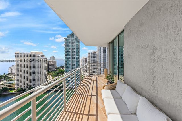 325 S Biscayne Blvd 2723, Miami, FL 33131