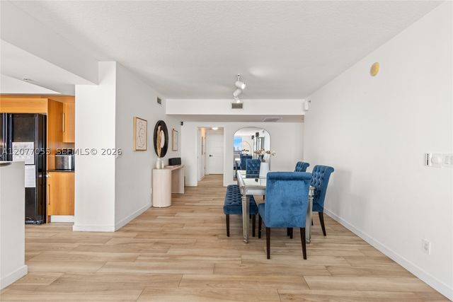 325 S Biscayne Blvd 2723, Miami, FL 33131