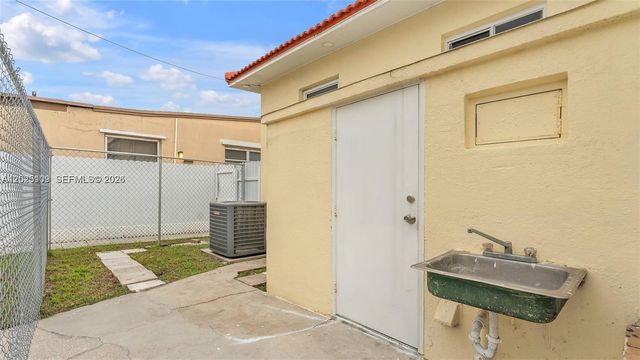 3375 SW 1st St, Miami, FL 33135