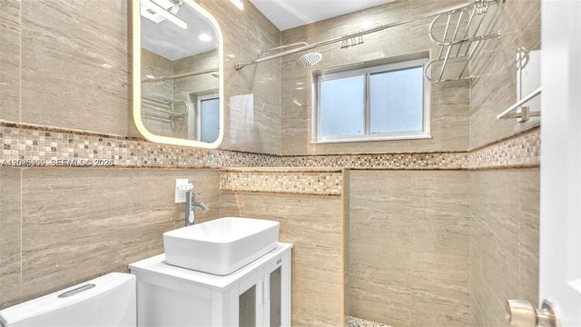 3375 SW 1st St, Miami, FL 33135