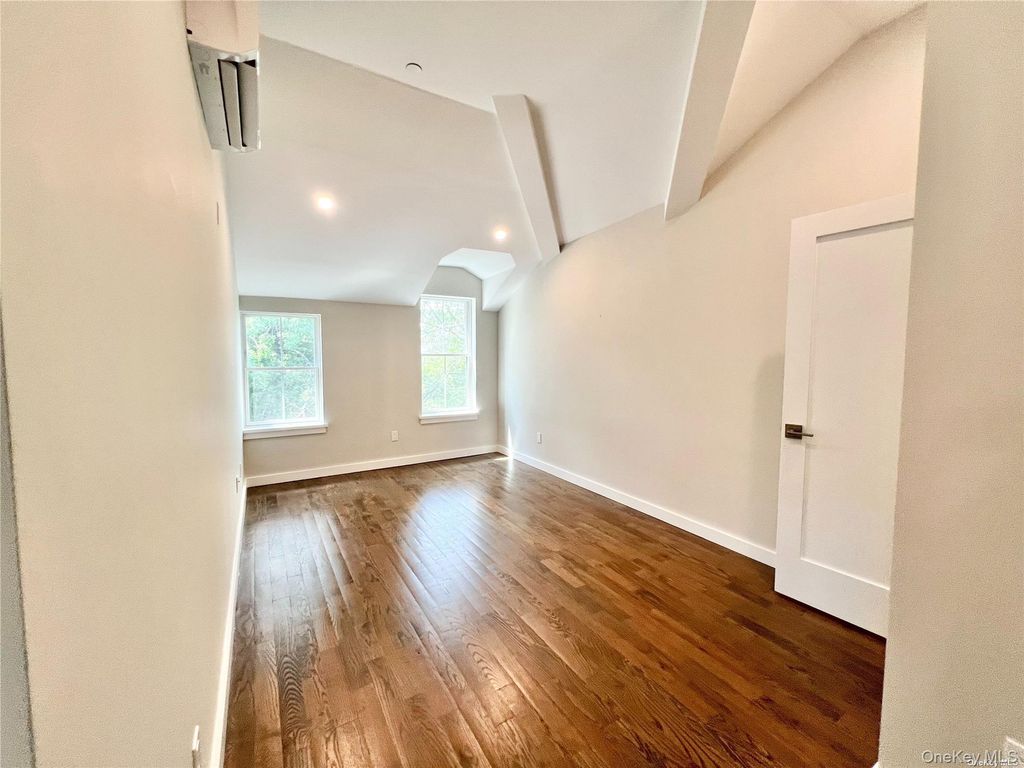 56-75 136TH Street 3A, Flushing, NY 11355 — photo 2