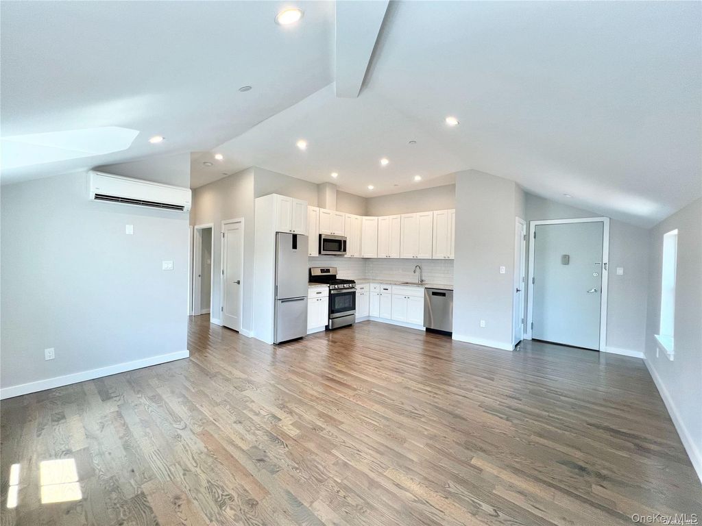 56-75 136TH Street 3A, Flushing, NY 11355 — photo 3