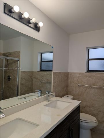7502 NW 33rd St, Lauderhill, FL 33319