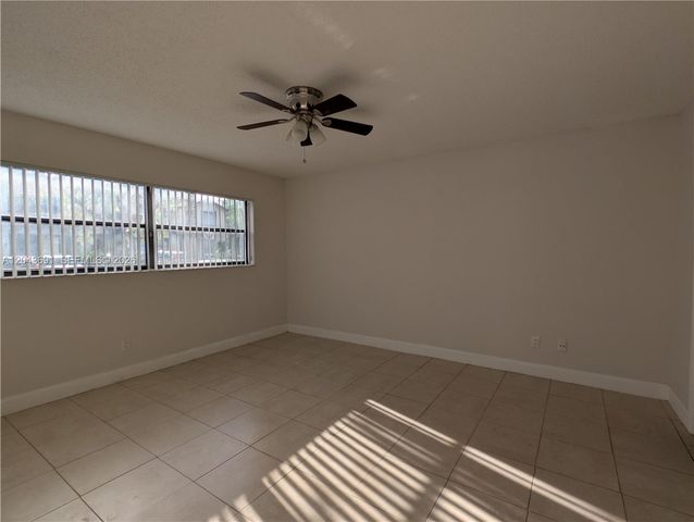 7502 NW 33rd St, Lauderhill, FL 33319