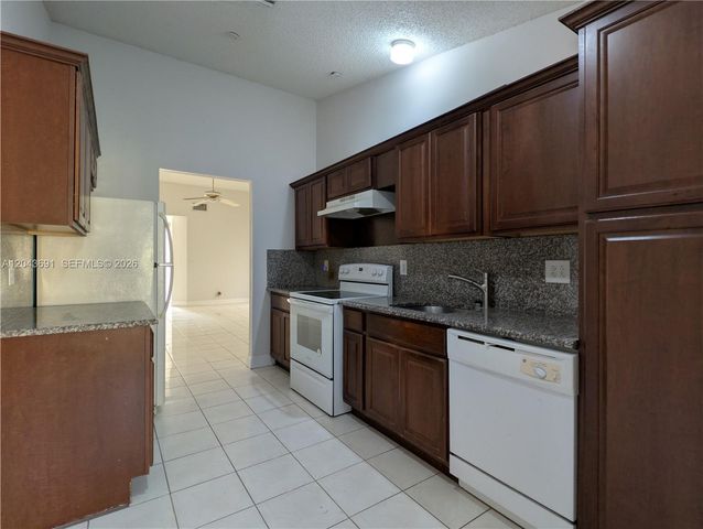 7502 NW 33rd St, Lauderhill, FL 33319