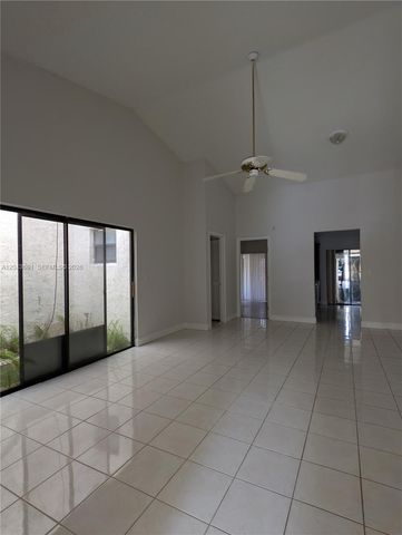 7502 NW 33rd St, Lauderhill, FL 33319