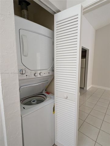 7502 NW 33rd St, Lauderhill, FL 33319