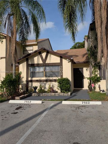 7502 NW 33rd St, Lauderhill, FL 33319