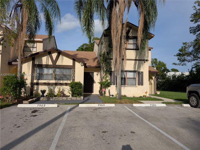 7502 NW 33rd St, Lauderhill, FL 33319