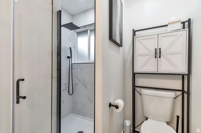 6816 S NORMANDY CIR, Midvale, UT 84047