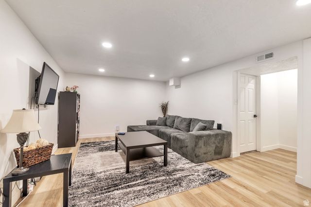 6816 S NORMANDY CIR, Midvale, UT 84047