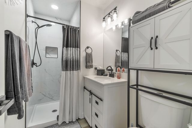 6816 S NORMANDY CIR, Midvale, UT 84047