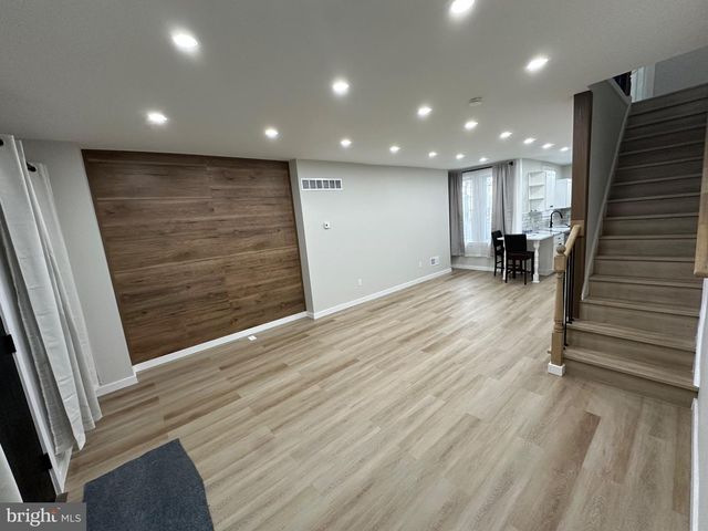 5824 N MARSHALL ST, Philadelphia, PA 19120