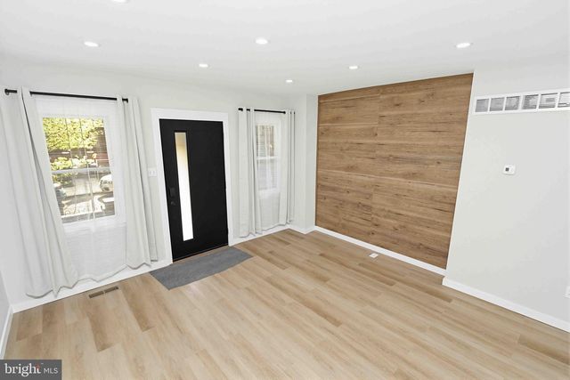 5824 N MARSHALL ST, Philadelphia, PA 19120