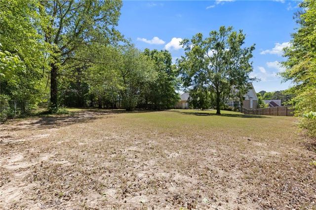 2169 NE Indian Shoals Drive, Loganville, GA 30052