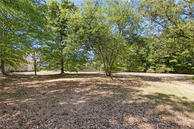 2169 NE Indian Shoals Drive, Loganville, GA 30052