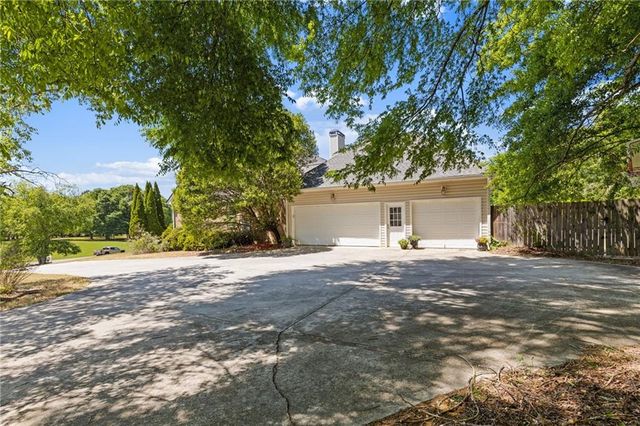 2169 NE Indian Shoals Drive, Loganville, GA 30052