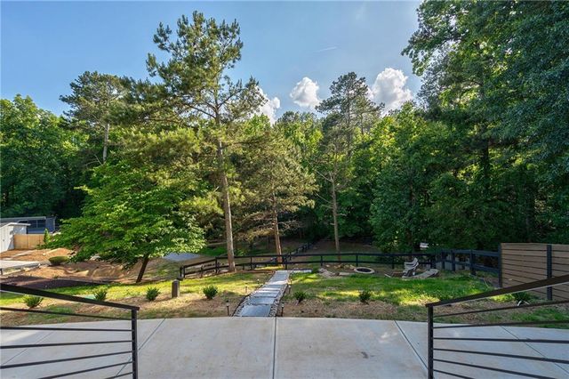 10785 Shallowford Road, Roswell, GA 30075