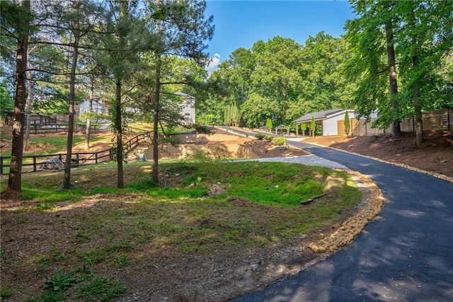 10785 Shallowford Road, Roswell, GA 30075