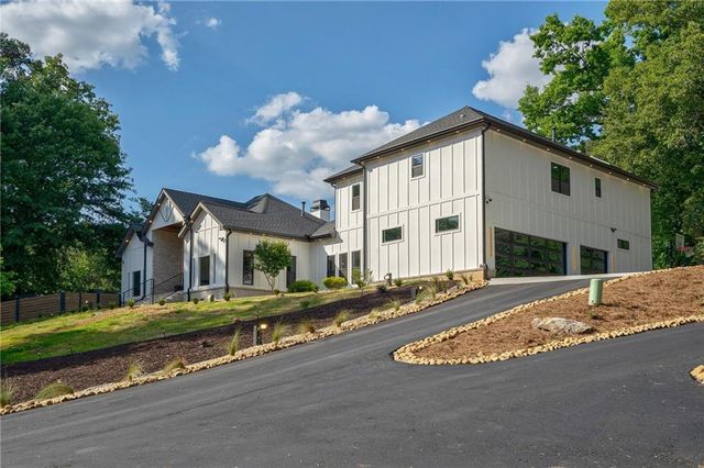 10785 Shallowford Road, Roswell, GA 30075