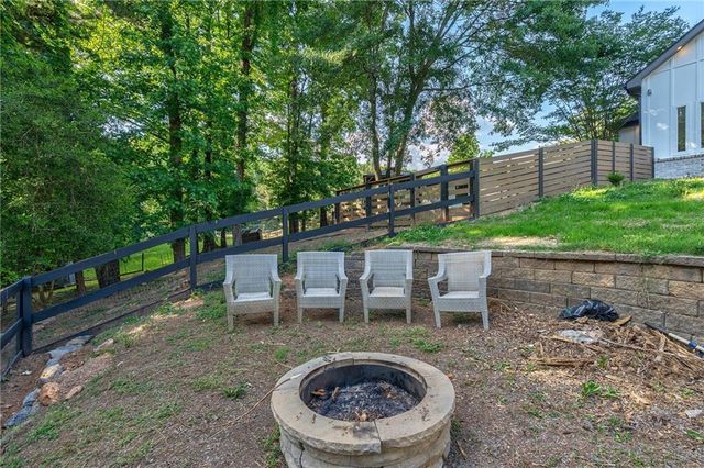 10785 Shallowford Road, Roswell, GA 30075