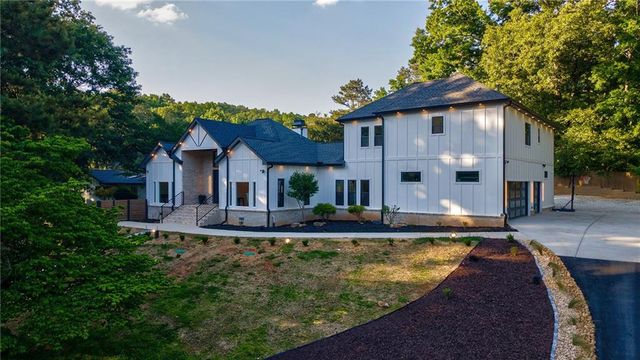 10785 Shallowford Road, Roswell, GA 30075